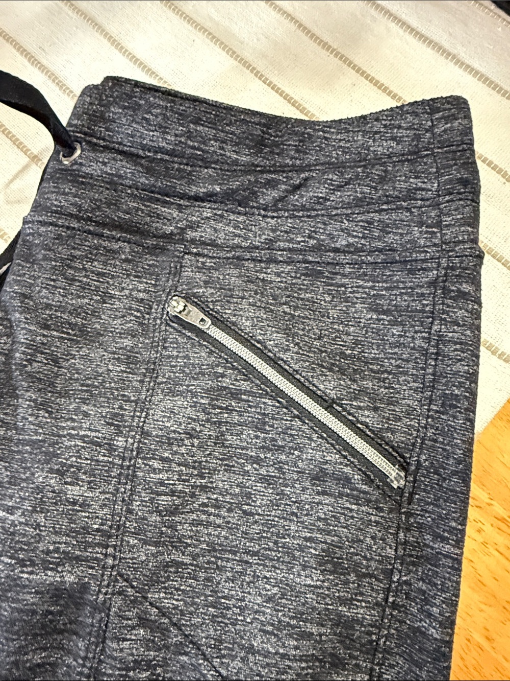 Athleta Capri Pant Black XS - Picture 2 of 6